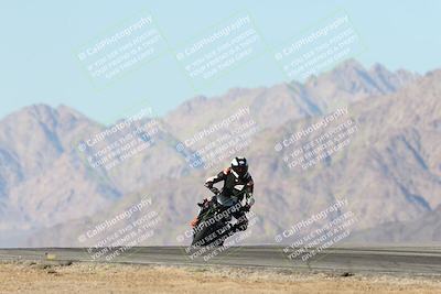 media/Dec-01-2025-Moto Forza (Mon) [[2daa91e15f]]/3-Beginner Group/Session 4 Turn 9/